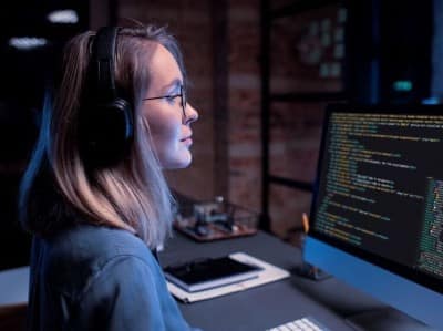 Айтишникам увеличивают зарплаты под их массовое увольнение