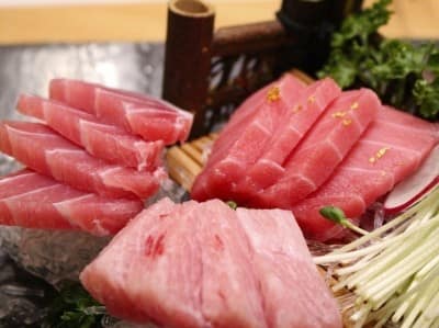 За тунца размером с мотоцикл владельцы суши-ресторанов выложили более миллиона долларов За тунца размером с мотоцикл владельцы суши-ресторанов выложили более миллиона долларов