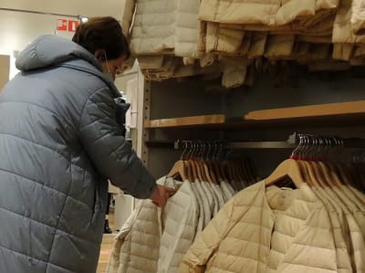 Эксперт рассказала, как уже подорожала зимняя одежда