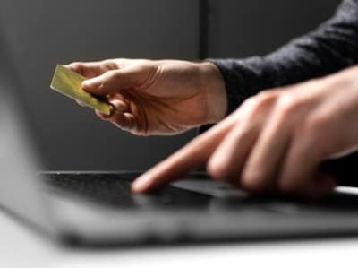 Банкиры-махинаторы: россиянам начали выдавать микрозаймы под видом кредитов