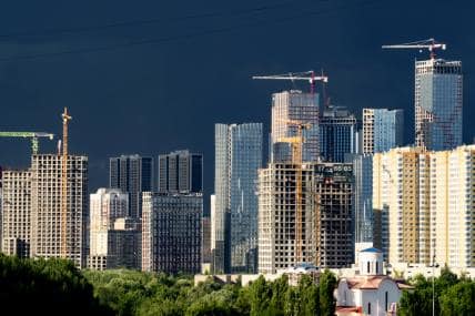 Миллионы пустующих «квадратов» при миллионах нуждающихся в жилье — однако аппетиты строителей не обсуждаются Миллионы пустующих «квадратов» при миллионах нуждающихся в жилье — однако аппетиты строителей не обсуждаются