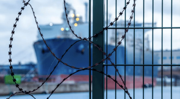 Евросоюз передумал вводить санкции против импорта СПГ из России Евросоюз передумал вводить санкции против импорта СПГ из России