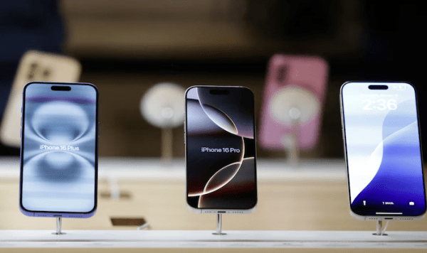 Смартфоны и компьютеры попадут под новые американские пошлины Смартфоны и компьютеры попадут под новые американские пошлины