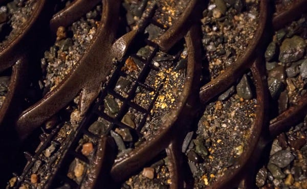 Кабмин предложил уголовное наказание за добычу золота без уплаты налогов Кабмин предложил уголовное наказание за добычу золота без уплаты налогов