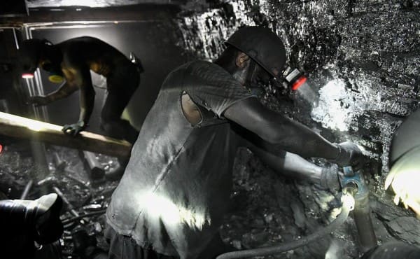 Зарплаты угольщиков выросли на фоне кризиса в отрасли