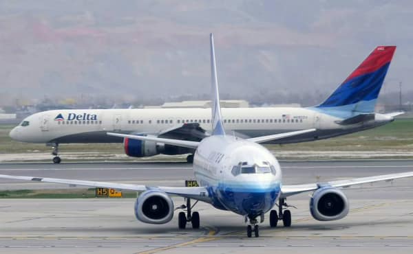 Места у окон без окон стали причиной исков к авиакомпаниям в США Места у окон без окон стали причиной исков к авиакомпаниям в США