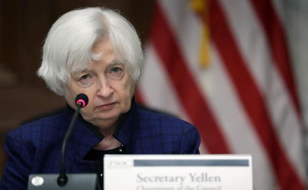 Минфин США объявил о чрезвычайных мерах против дефолта через три дня Минфин США объявил о чрезвычайных мерах против дефолта через три дня