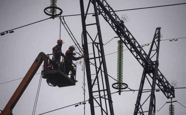 В 42 регионах решили пересмотреть тарифы на электроэнергию для населения В 42 регионах решили пересмотреть тарифы на электроэнергию для населения