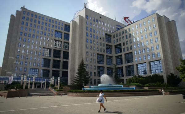 Сербский НПЗ, принадлежащий «Газпрому», пытается избежать санкций США Сербский НПЗ, принадлежащий «Газпрому», пытается избежать санкций США