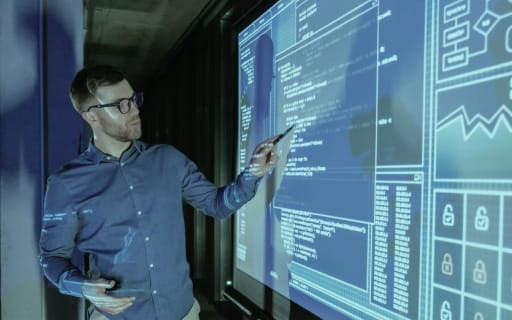 Нобелевку по экономике дали за «созидательное разрушение»